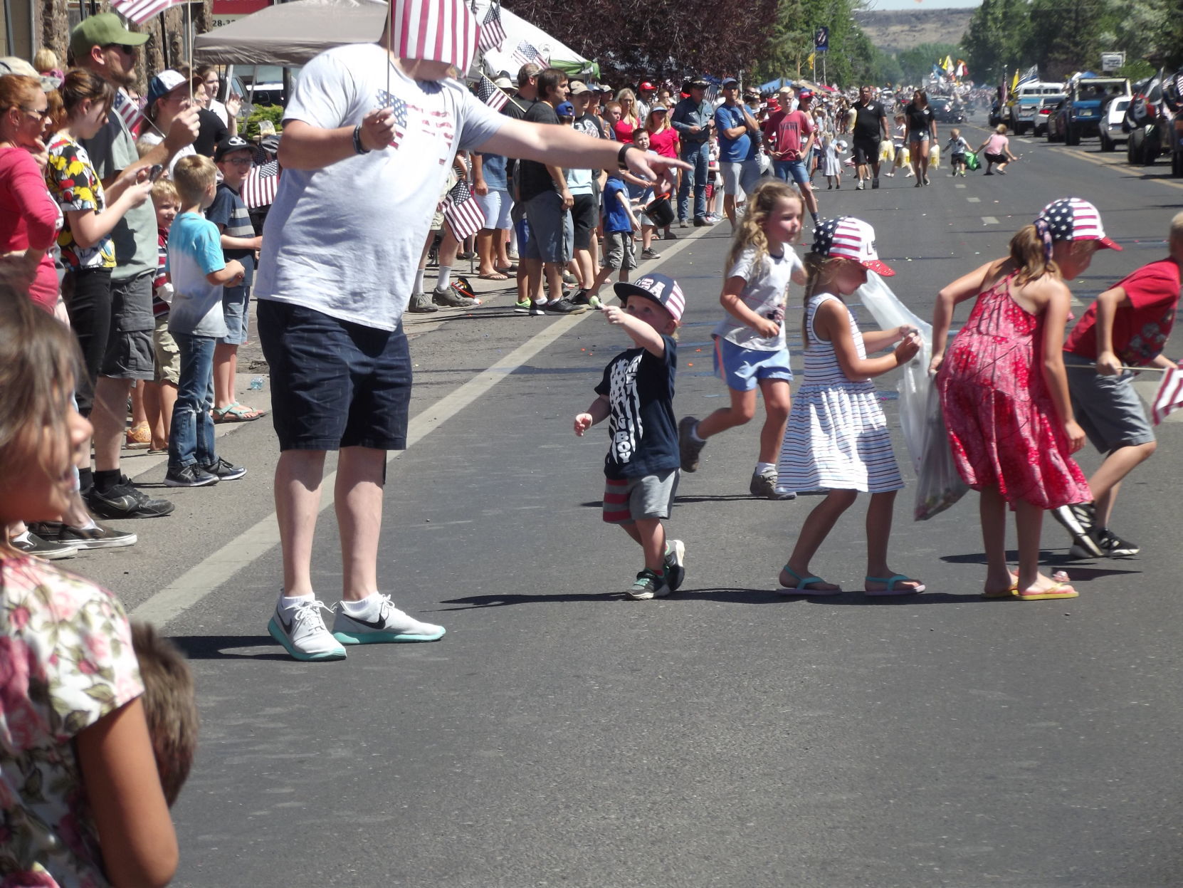 03 - Round Valley Parade - Tossing candy to parade crowd